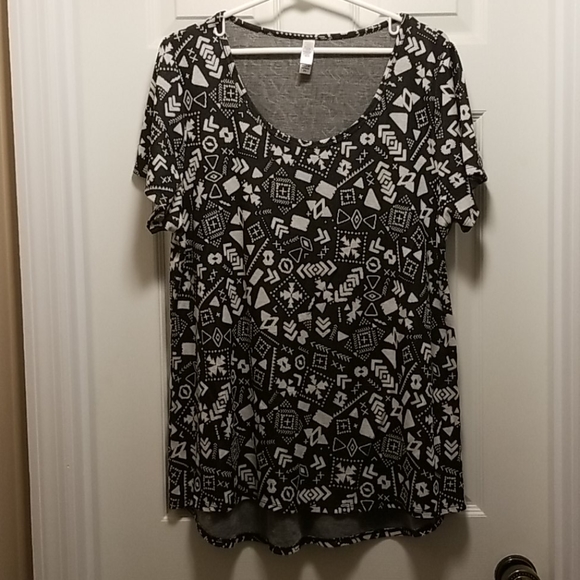 Lularoe Classic T Size 2xl - Picture 2 of 3